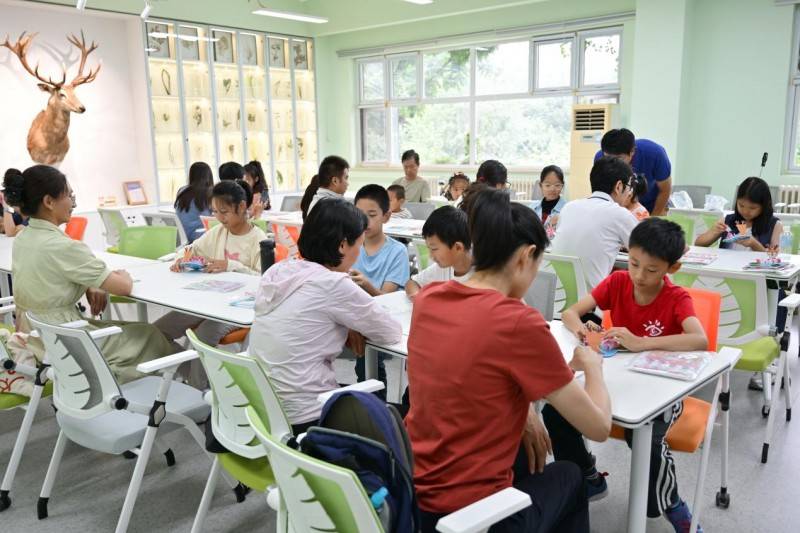 麋鹿IP系列一“鹿”锦绣隆重登场麻将胡了免费试玩麋鹿回归40载(图5)