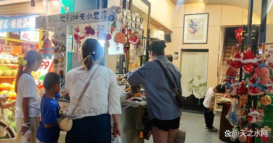 热度狂飙“美食+文化”周边让游客爱到疯狂